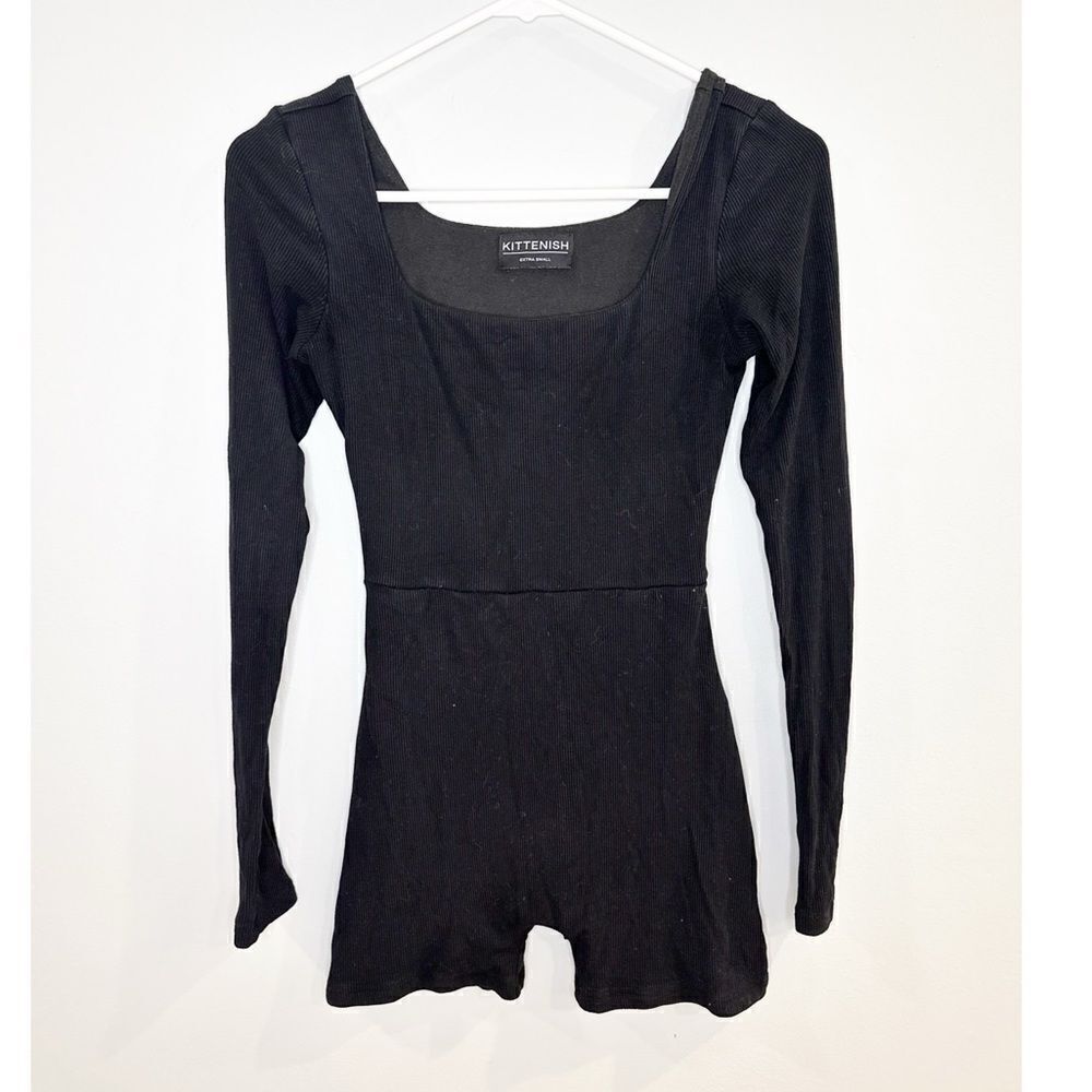 Kittenish ribbed long sleeve romper black